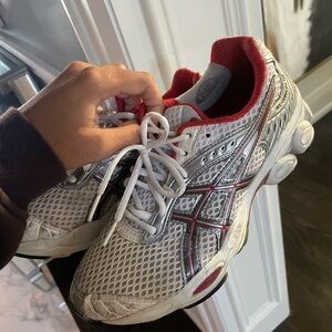 Women’s running shoe